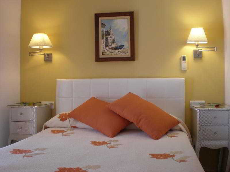 Apartamentos Abril Nerja Exterior foto