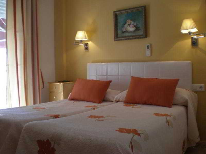 Apartamentos Abril Nerja Cameră foto